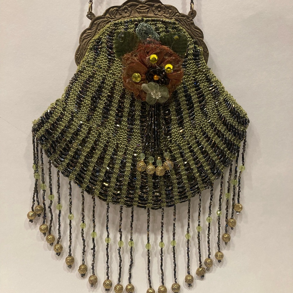 WAYNE KLESKI GREEN BEADED PURSE - Picture 9 of 13